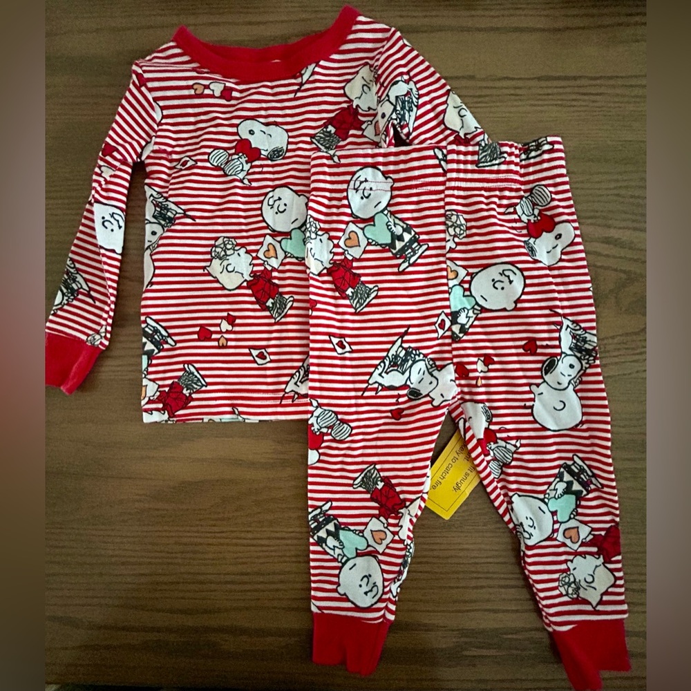 Snoopy Peanuts Valentines Day Pajamas NWT